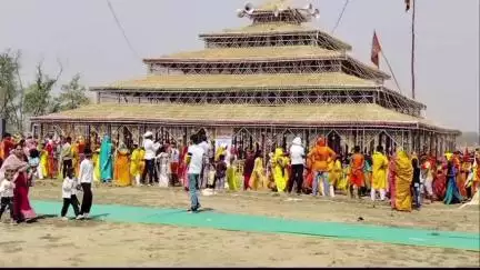 सहार: गुलजारपुर गांव में श्री लक्ष्मी नारायण यज्ञ का भव्य शुभारंभ, पहले दिन उमड़ी श्रद्धालुओं की भीड़