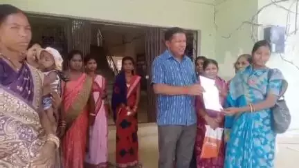 ଜମନକିରା: ଖର୍ସନମାଲ ପଞ୍ଚାୟତ ଏସଏଚଜି ପରିଚାଳନା ରେ ଅଚଳାବସ୍ଥା ନେଇ ଜମନକିରା ବ୍ଲକ ଅଫିସ ରେ ଅଭିଯୋଗ