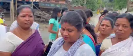 হাজো: গড়চুক কাণ্ডৰ সৈতে নাম সাঙোৰ খোৱা মহিলাৰ বিৰুদ্ধে সৰৱ বংশৰবাসী,গাঁৱত প্ৰৱেশ কৰিবলৈ নিদিয়ে মহিলা সকলে