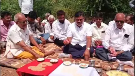 કવાંટ: ખાંડીયાકુવા બરાવાડ એપ્રોચ રિસર ફેસીંગ  સ્લેબ ડ્રેન પ્રોટેકશ વોલનું ખાતમુહૂર્ત ધારાસભ્યના હસ્તે કરાયું.