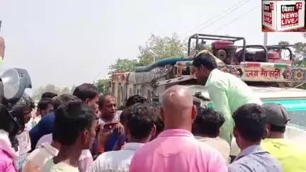 गया पटना मुख्य मार्ग पर तेज रफ्तार पिकअप ने पानी टैंकर में मारी टक्कर बाल- बाल बचा चालक की जान..बेलागंज सीएचसी भर्ती