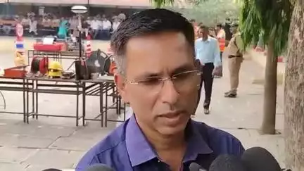 हम आपातकाल से लड़ने तैयार है क्या आप भी देश की सुरक्षा मे हमारे साथ तैयार है..? #Damoh #komal_ahirwar_मूकनायक