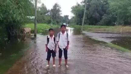 নাওবৈচা: বাৰিষাৰ প্ৰথমটো বানত বুৰিল নাওবৈচা, বান প্ৰতিৰোধী আঁচনি সম্পূৰ্ণ নোহোৱাৰ বাবেই পুনৰ জলমগ্ন ১৫ খনকৈ গাঁও