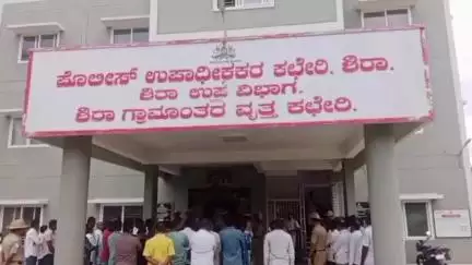 ಶಿರಾ: ನಗರದಲ್ಲಿ ರೌಡಿ ಶೀಟರ್‌ಗಳ ಪರೇಡ್, ಅಪರಾಧ ಚಟುವಟಿಕೆಗಳಲ್ಲಿ ಭಾಗಿ ಆಗದಂತೆ ಡಿವೈಎಸ್‌ಪಿ ಖಡಕ್ ವಾರ್ನಿಂಗ್