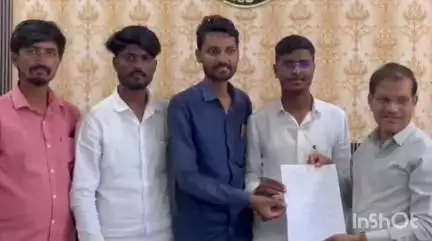 ಔರಾದ್: ಪಟ್ಟಣದ ವಾರ್ಡ್ ಸಂಖ್ಯೆ 9, 10ರ ಬಡಾವಣೆಯಲ್ಲಿ ಸಾರ್ವಜನಿಕ ಶೌಚಾಲಯ ನಿರ್ಮಿಸಿ ;  ಸ್ಥಳೀಯ ನಿವಾಸಿಗಳು ಪಟ್ಟಣ ಪಂಚಾಯತ್ ಮುಖ್ಯಾಧಿಕಾರಿಗೆ ಮನವಿ