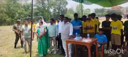 महुआडांड़: विधायक रामचंद्र सिंह ने महुआडांर के संत जोसेफ +टू उच्च विद्यालय में एथलेटिक्स चैंपियनशिप का शुक्रवार को उद्घाटन किया
