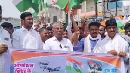 वडवणी: ऑपरेशन सिंदूरच्या पराक्रमानंतर वडवणीत नागरिकांनी सार्वजनिक तिरंगा रॅली काढली