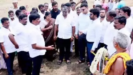 திருப்போரூர்: தையூர் கடல் ஏரியில் ரூ.16 இலட்சம் மதப்பீட்டில் குடிமராமத்து மற்றும் தூர்வாரும் பணிகளை மாவட்ட ஆட்சியர் அருண்ராஜ், துவக்கி வைத்தார்