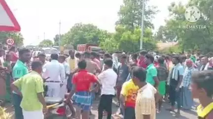 கிருஷ்ணராயபுரம்: தனியார் டவர் வேலியை தொட்ட பெண் மின்சாரம் தாக்கி பலி- மகாநாதபுரம் பகுதியில் உறவினர்கள் சாலை மறியல்