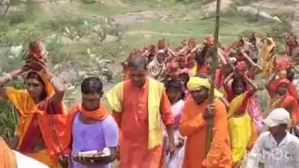 नीमडीह: पितकी में कलश यात्रा के साथ हरि मंदिर की प्राण प्रतिष्ठा की गई