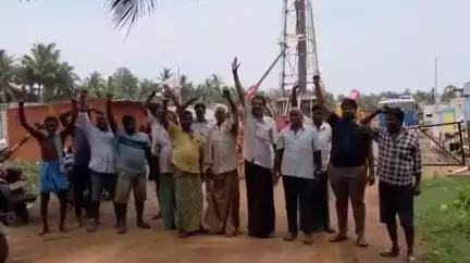 పాశర్లపూడిలంకలో ఓఎన్జీసీ డ్రిల్లింగ్ సైట్ వద్ద రైతుల ఆందోళన