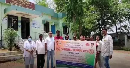 నాగిరెడ్డిపేట: నాగిరెడ్డిపేటలో డెంగ్యూ వ్యాధి రాకుండా తీసుకోవలసిన జాగ్రత్తలను ప్రజలకు వివరించిన వైద్యశాఖ అధికారులు