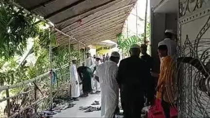 বারাসত ২: ব্যয় হয়েছে প্রায় 40 লাখ টাকা; আমিনপুর বাজারের কাছে উদ্বোধন হল নতুন মসজিদ, উদ্বোধন করলেন পীরজাদা উসাইদ সিদ্দিকী