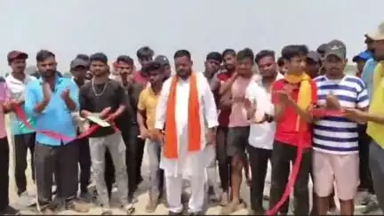 दरौली: रामपुर गांव में आरपीएल क्रिकेट टूर्नामेंट का उद्घाटन, भाजपा जिला प्रवक्ता ने किया फीता काटकर
