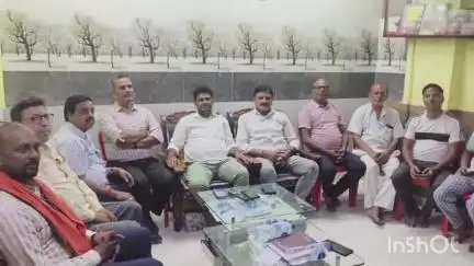हरिहरगंज: विद्युत व्यवस्था में सुधार न होने पर भाजयुमो नेता राजीव ने नयन होटल में प्रेस कॉन्फ्रेंस कर आंदोलन की चेतावनी दी