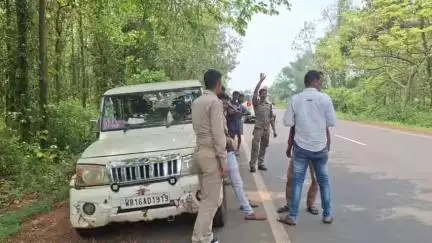 গড়বেতা ১: জঙ্গলে পচা গলা মহিলার দেহ উদ্ধারের ঘটনার কিনারা করল গড়বেতা থানার পুলিশ
