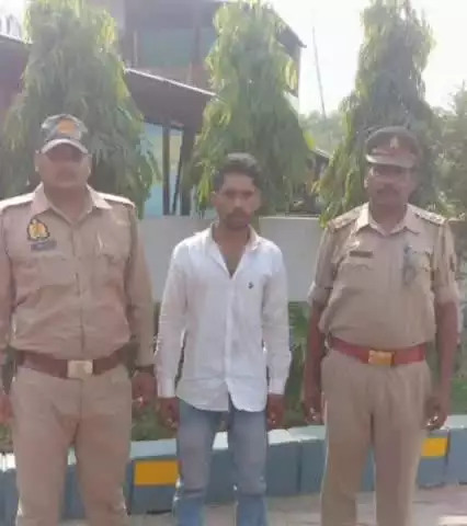पुरवा: मौरावां थाना पुलिस ने दुष्कर्म के वांछित अभियुक्त को मोतेश्वर तिराहे से किया गिरफ्तार