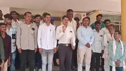 અમીરગઢ: અમીરગઢ મામલતદાર કચેરી ખાતે આમ આદમી પાર્ટી દ્વારા અપાયું આવેદનપત્ર,પ્રમુખે આપી પ્રતિક્રિયા. 
#Jansamasya