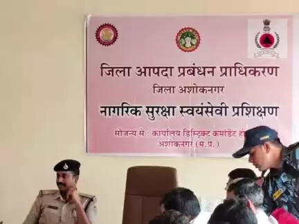 बहादुरपुर: जिला आपदा प्रबंधन प्राधिकरण की 15 सदस्यीय टीम ने तहसील परिसर में आपदा प्रबंधन प्रशिक्षण शिविर का किया आयोजन
