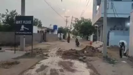 చౌటుప్పల్: మున్సిపాలిటీ కేంద్రంలో పగిలిన కృష్ణ నీటి పైప్ లైన్, మరమ్మత్తులు చేపట్టని మున్సిపల్ అధికారులు #localissue