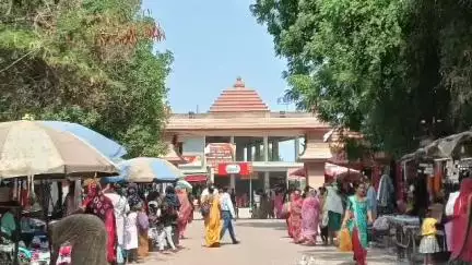 બાવળા: કોઠ ગામ નજીક સુપ્રસિદ્ધ ગણપતિપુરા મંદિર ખાતે સંકટ ચતુર્થી નિમિત્તે ભાવિક ભક્તો ઉમટી પડ્યા