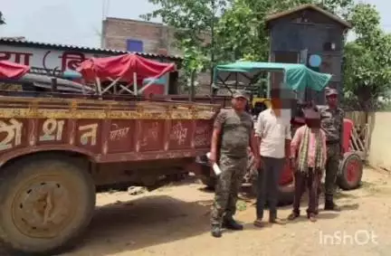 सुहैल थाने की पुलिस ने अवैध बालू से लदे एक ट्रैक्टर को किया जब्त,दो गिरफ्तार