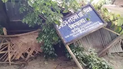 গোৰেশ্বৰ ভাগ: ধুমুহাই তচনচ কৰিলে লোক্ৰা গড়কা প্ৰাথমিক বিদ্যালয়, চৰকাৰৰ হেমাহিৰ বাবে এটি কোঠাতে চলিছে সকলো শ্রেণীৰ পাঠদান #jansamasya