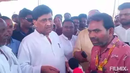 देगलूर: एक शहीद जवान देशाला अर्पित झाल्याचे दुःख आम्हा सर्वांना आहे: खासदार अशोक चव्हाण