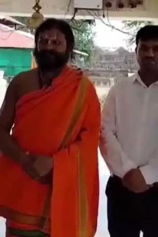 बड़ागांव धसान: 14 वर्षों के वनवास के बाद वापस अपने घर लौटे बड़ागांव निवासी तुलसीराम, 30 हज़ार किलोमीटर की पैदल यात्रा पूरी की
