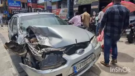 നെയ്യാറ്റിൻക്കര: ബാലരാമപുരം കൊടിനടയിൽ നിയന്ത്രണം വിട്ട കാര്‍ മൂന്ന് വാഹനങ്ങളിലിടിച്ച് അപകടം