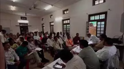 मारेगाव: तहसील कार्यालयात आमदार संजय देरकर यांच्या अध्यक्षतेखाली पाणीटंचाई बाबत आढावा बैठक