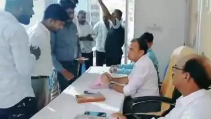 सरवाड़: खिरिया में उपखंड स्तरीय रात्रि चौपाल का आयोजन, उपखंड अधिकारी ने समस्याओं का किया समाधान