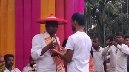 বইটামাৰী: ধনতোলাত পঞ্চায়ত নিৰ্বাচনত জয়ী হোৱা প্ৰাৰ্থী সকলক সম্বৰ্ধনা জ্ঞাপন কৰে বিধায়িকা দীপ্তিময়ী চৌধুৰীয়ে