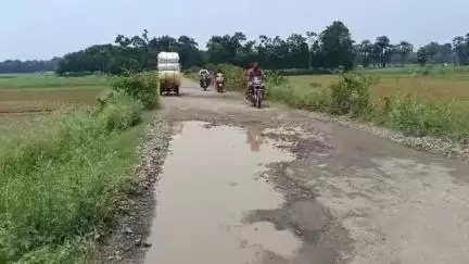 পূর্বস্থলী ২: পূর্বস্থলীর ধাড়াপাড়া থেকে লক্ষ্মীপুর বাজার যাওয়ার রাস্তা বেহাল, রাস্তা সংস্কার চায় এলাকাবাসী #jansamasya