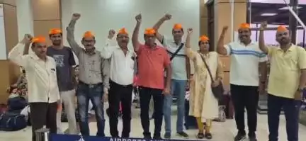 पातुर: सनातन राष्ट्र शंखनाद महोत्सव’ सनातन राष्ट्राचा जयघोष करत अकोला चे साधक  हिंदुत्वनिष्ठ गोव्याकडे रवाना