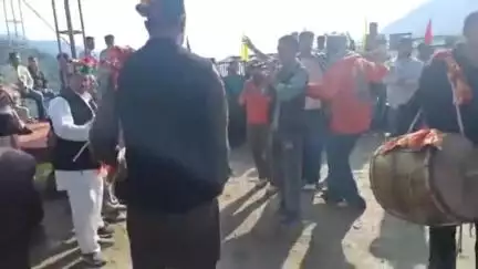 सराहन: सराहन में ऐतिहासिक और पारंपरिक बिरशी मेले का आयोजन किया गया, पारंपरिक नाटी भी लगाई गई