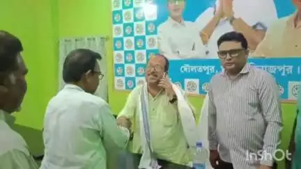 হরিরামপুর: হরিরামপুর বিধানসভার দৌলতপুরের বিপ্লব ঘনিষ্ঠ সুভাষ ভাওয়ালকে জেলা সভাপতি পদে পুনর্বহাল করল তৃণমূল