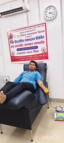 बड़ेराजपुर: छिंदली गांव के पूर्व सरपंच जेठूराम मरकाम ने रक्तदान कर बचाई मरीज की जान, 10 सालों में 28 बार कर चुके हैं रक्तदान