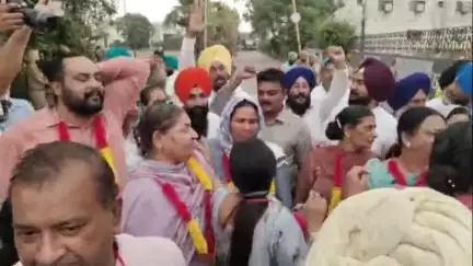 ਖਰੜ: ਖਰੜ ਨਗਰ ਕੌਂਸਲ ਦੇ ਪ੍ਰਧਾਨ ਖਿਲਾਫ ਬੇਪਰੋਸਗੀ ਦਾ ਮਤਾ ਹੋਇਆ ਪਾਸ