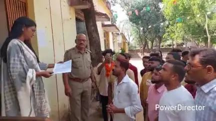 जुन्नारदेव में सकल हिंदू समाज ने 'लव जिहाद' के विरोध में CM मोहन यादव के नाम SDM को दिया ज्ञापन
