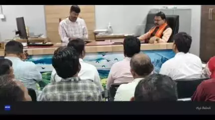 अक्कलकुवा: आ. आमश्या पाडवी यांचे अध्यक्षतेखाली तहसील कार्यालय येथे प्रकल्पग्रस्त विस्थापितांच्या समस्या जाणून घेण्यासाठी बैठक