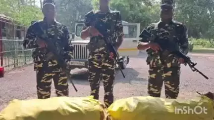 मधवापुर: बिहारी एसएसबी कैम्प के जवानों ने 750 बोतल नेपाली शराब जब्त की, धंधेबाज हुआ फरार