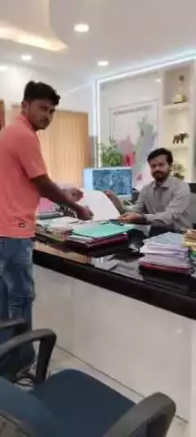 टेढ़ागाछ: टेढ़ागाछ रेलवे हॉल्ट को स्टेशन में बदलने की मांग, जिला पदाधिकारी को ज्ञापन सौंपा गया
