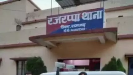 चितरपुर: शादी का झांसा देकर यौन शोषण करने के आरोपी ने रजरप्पा थाना परिसर में युवती से शादी की