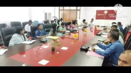 अडकी: समाहरणालय में राजस्व संग्रहण और विभाग से जुड़े मामलों की समीक्षा बैठक की गई