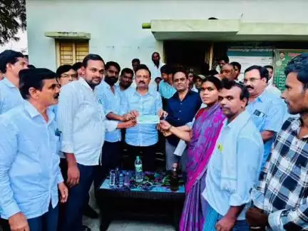 పిట్లం: పిట్లం మార్కెట్ యార్డులో దళిత బంధు ప్రొసీడింగ్ చెక్కుల పంపిణీ