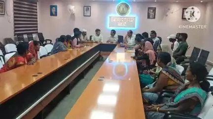 खलारी: प्रखंड की 5 पंचायतों में पेयजल समस्या को लेकर महिलाओं ने प्रखंड कार्यालय और विधायक कार्यालय का किया घेराव
