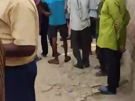 ब्रेकिंग प्रतापगढ़.....
Bhojemau 


डीजे पर डांस को लेकर घराती‌ बाराती भिड़े ।