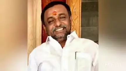 உசிலம்பட்டி: உசிலம்பட்டி அதிமுக முன்னாள் எம்எல்ஏ பா.நீதிபதி வீட்டில் லஞ்ச ஒழிப்பு போலீசார் திடீர் சோதனை