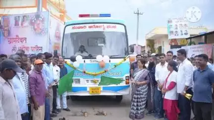 ನಿಪ್ಪಾಣಿ: ಭಿವಶಿ ಗ್ರಾಮದಲ್ಲಿ ಕಟ್ಟಡ,ಇತರೆ ನಿರ್ಮಾಣ ಕಾರ್ಮಿಕರ ಕಲ್ಯಾಣ ಮಂಡಳಿಯಿಂದ ಸಂಚಾರಿ ಆರೋಗ್ಯ ಘಟಕಕ್ಕೆ ಶಾಸಕಿ ಶಶಿಕಲಾ ಜೊಲ್ಲೆ ಚಾಲನೆ